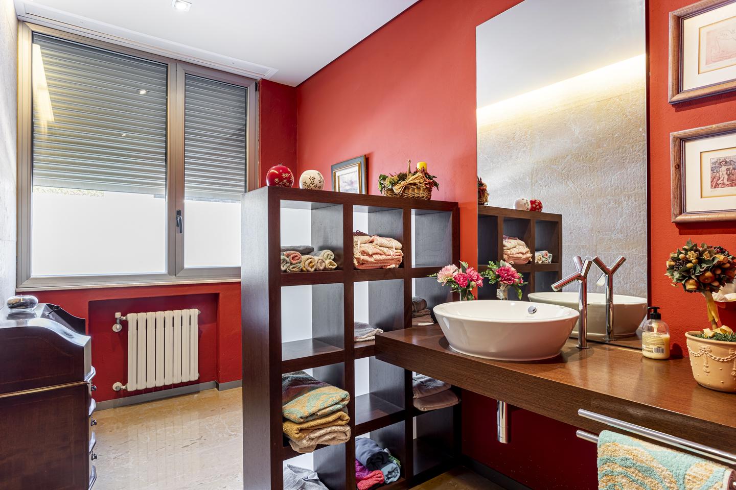 Bathroom — luxury villa for sale Valencia Spain