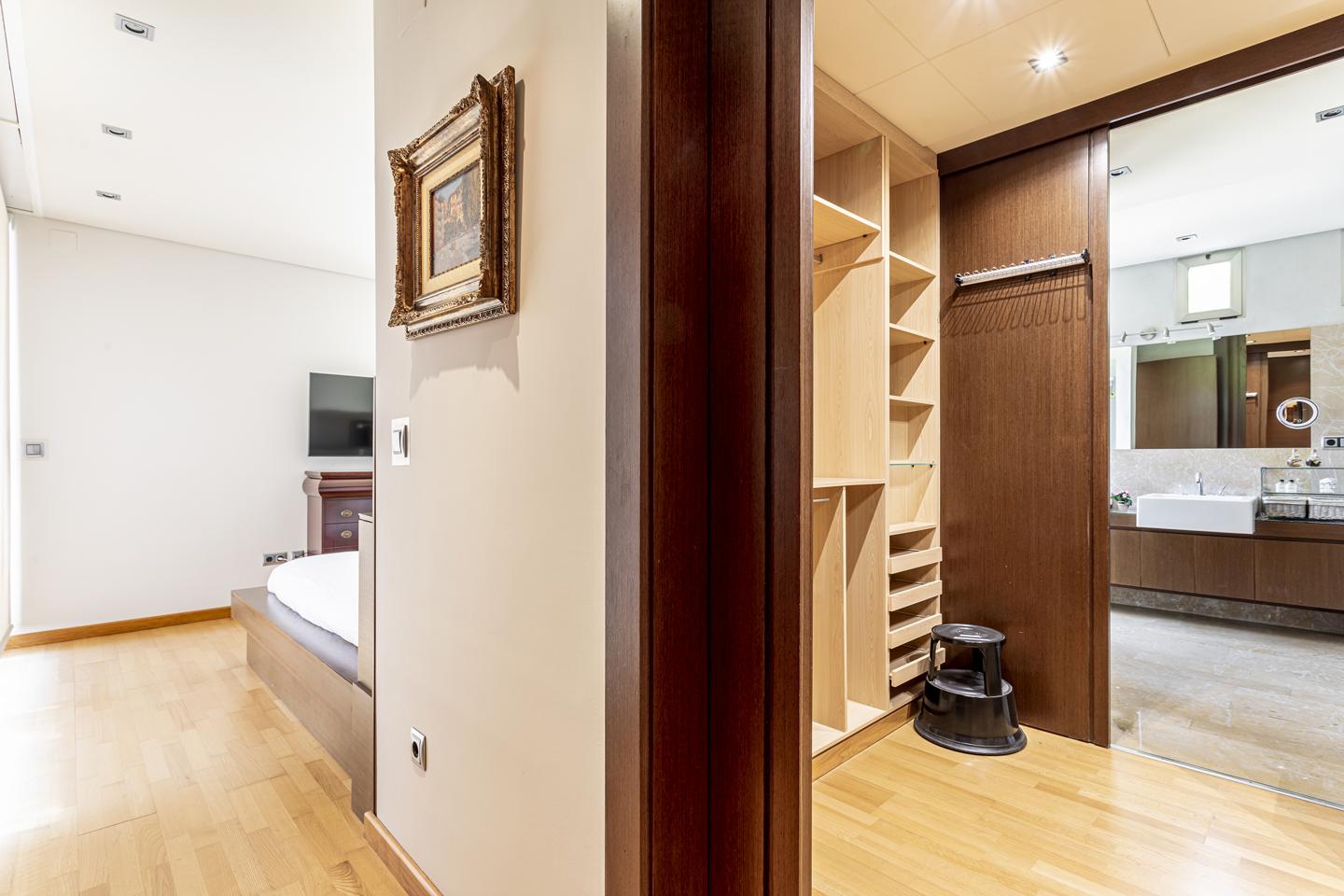 Master suite — gated community Spain