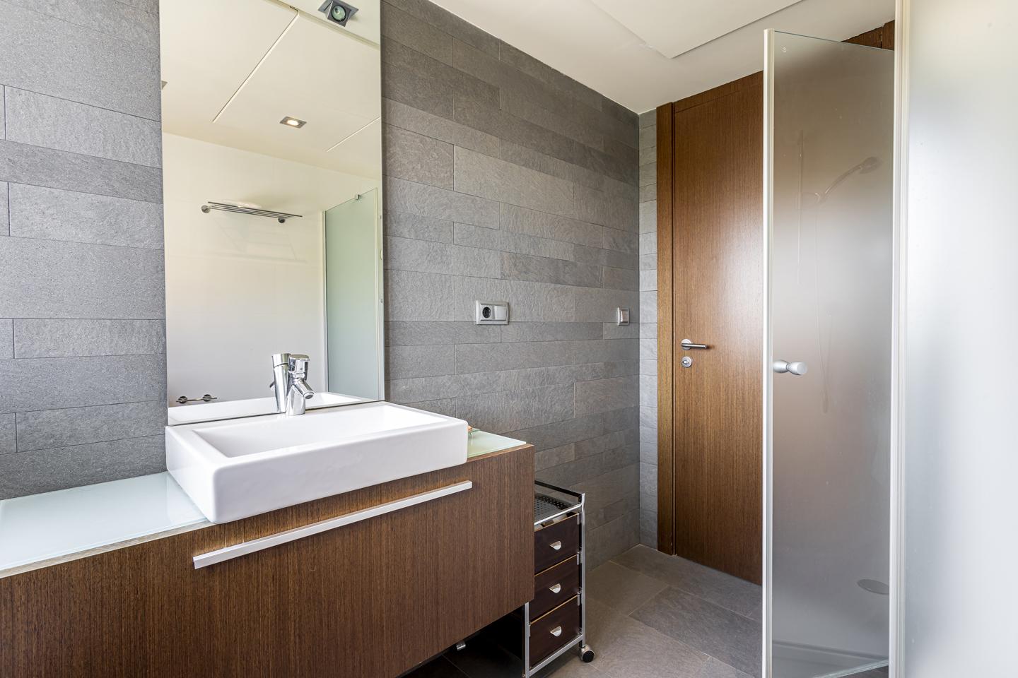 Bathroom — luxury villa Los Monasterios