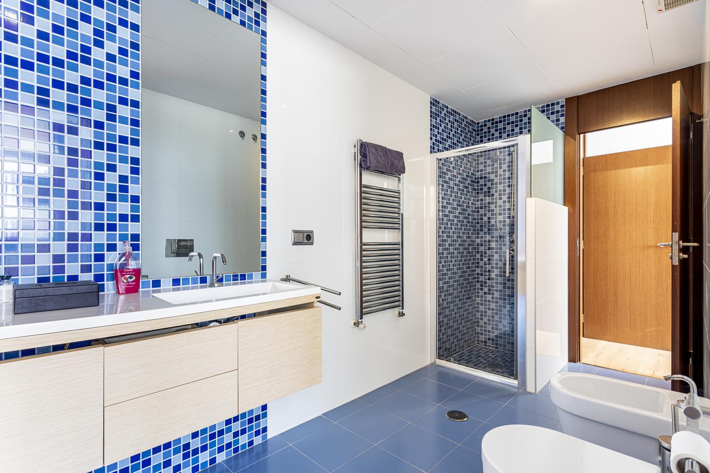 Bathroom — villa with pool Valencia